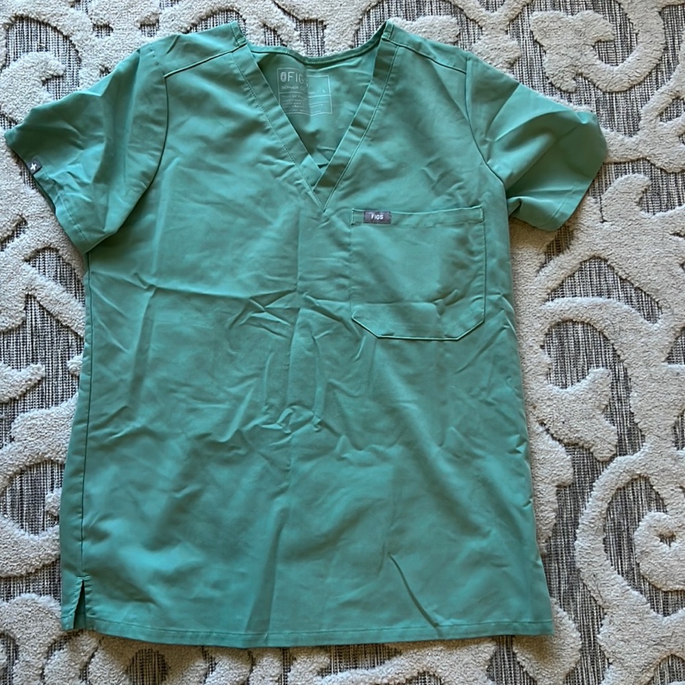 Figs scrub top